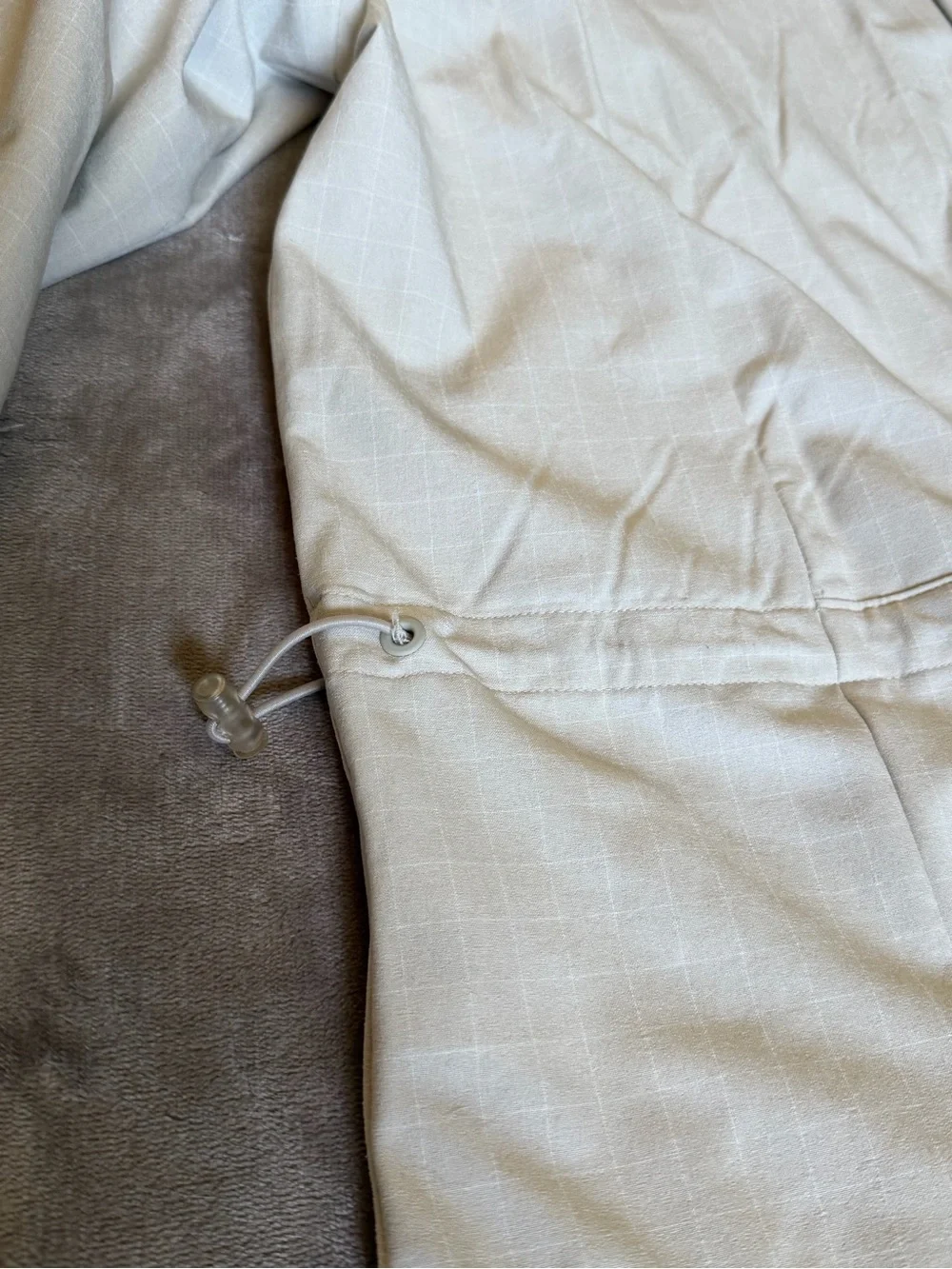 adidas men’s Beige Lightweight golf jacket size m